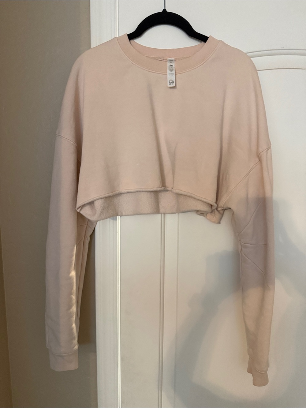 Alo Cropped Crewneck Sweatshirt - Blush Pink